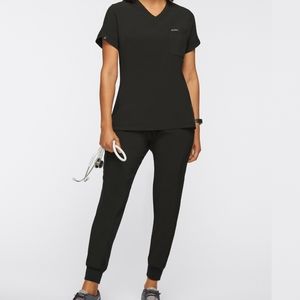 Jaanuu Black Jogger Scrub Set